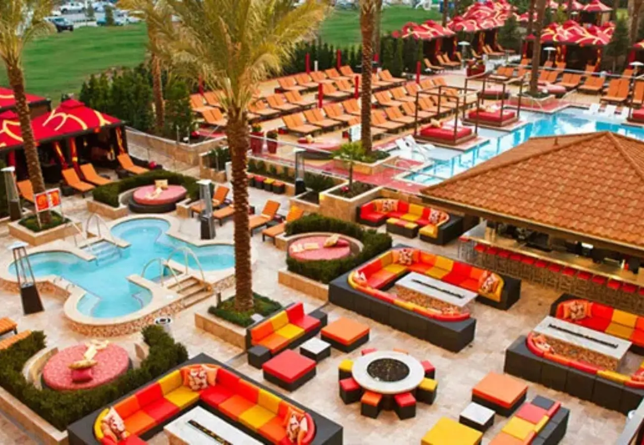 H2O Pool at Golden Nugget image 3