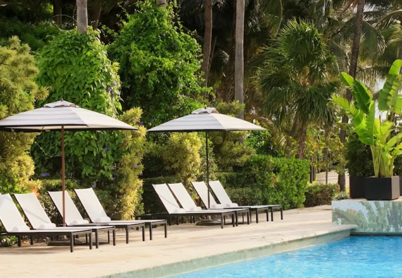 Kimpton Surfcomber Hotel image 2