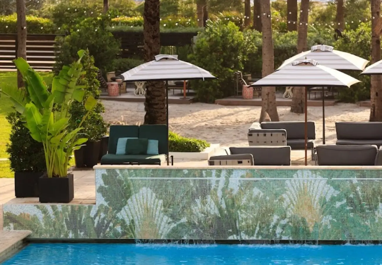 Kimpton Surfcomber Hotel image 3