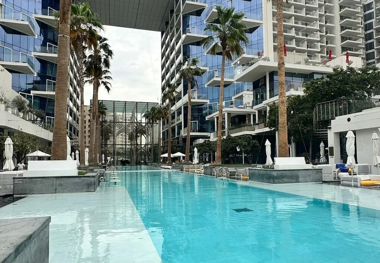The Social Pool at FIVE Jumeirah, Palm Islands image 4