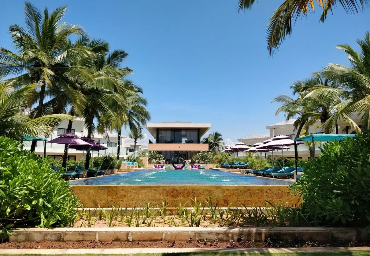 Azaya Beach Resort Pool party 3