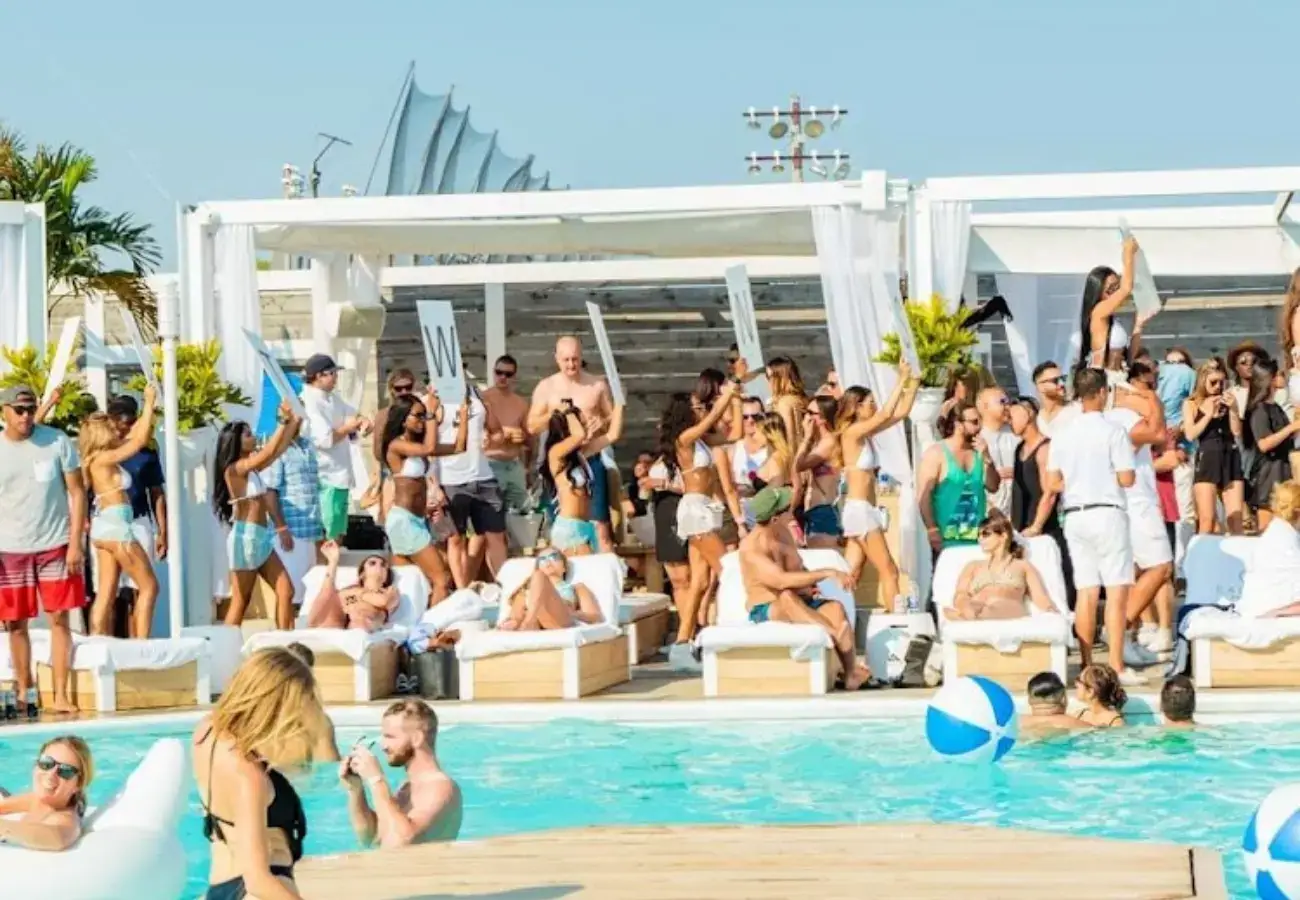 Cabana Pool Bar of Toronto Canada - Pool party 2