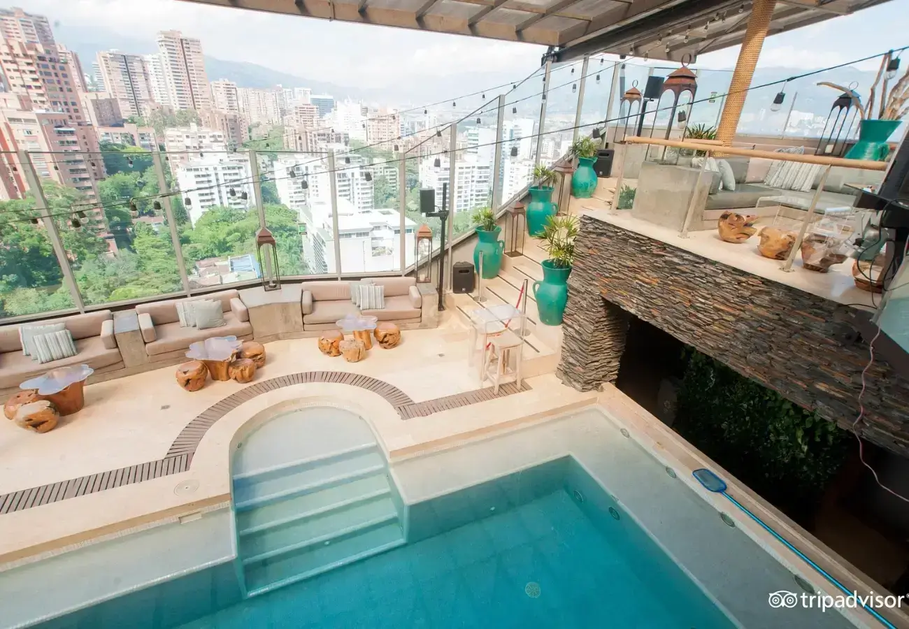 The Charlee Lifestyle Hotel - Pool party 1